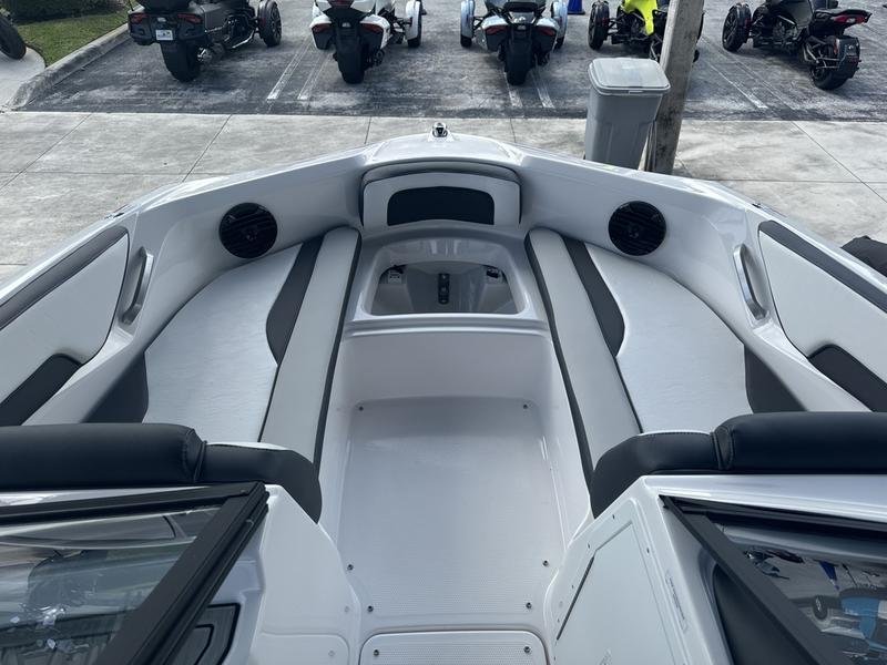 16247B8E-81E3-489D-B172-7063EB2EAE00