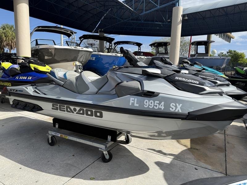 5633BCE5-3300-40D8-AD6E-756345044A2C