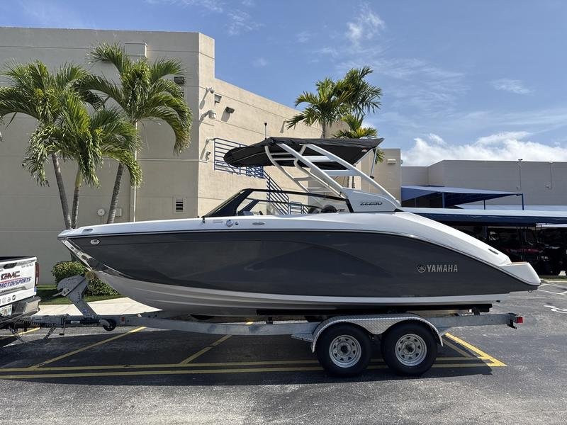 64756587-70AA-494F-B82C-31D7258FF45F