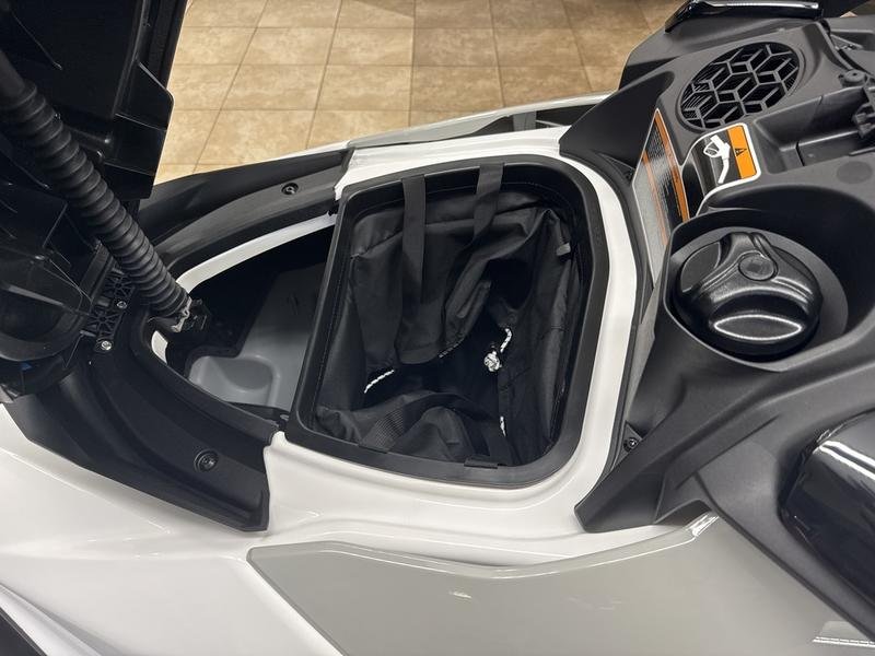 65FF0FFA-B5E9-451F-9B7F-04FB6BFE615C