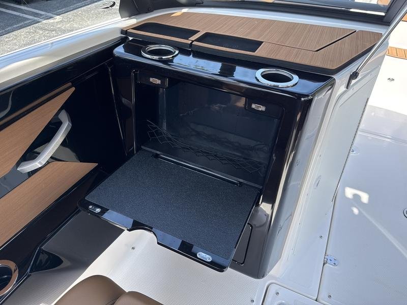 69BB77DB-C1ED-4445-952B-4E0700746ECE