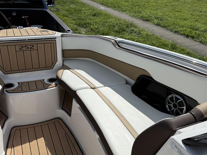 C01502D7-FB68-403F-8F64-FB67EE26DE05