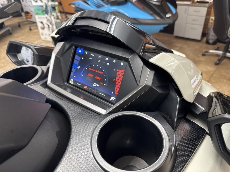 E03DAA18-473A-4CC3-A2AE-1EB1D7947126