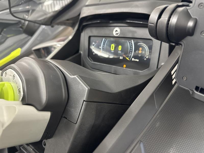 E59FBBF8-9969-4F31-A69D-7F60EFC9ADE9