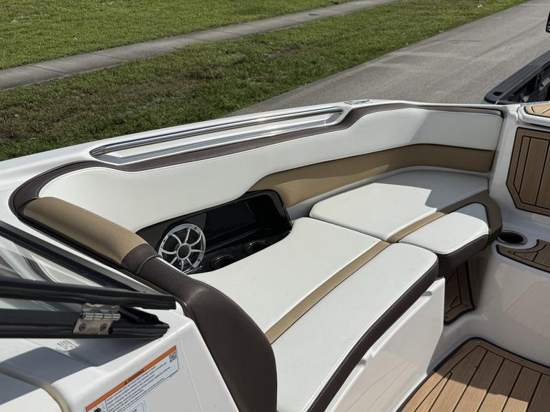 E9F55954-BFFF-49C7-86A4-5374C16DFDDD