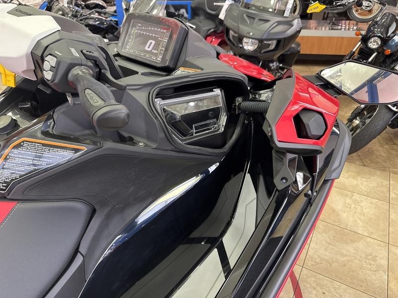 EF659F2F-0D1C-4604-B658-2DFDAC307C19